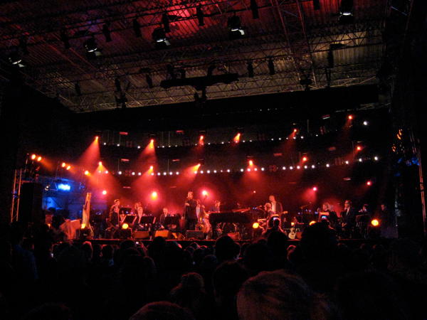 Tom Isford and John Grant on the main stage at Haldern Pop 2011
