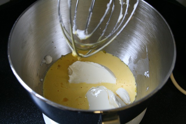 Adding Mascarpone to the whipped egg yolks